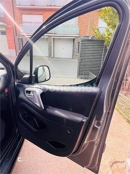 Usado Citroën Berlingo XTR 120 CV (88 kW) 2016 Gris / plata Monovolumen