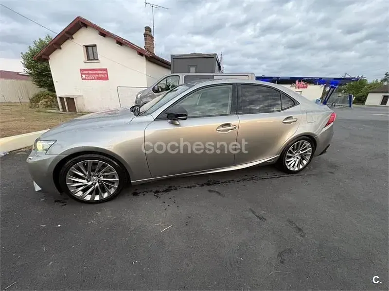 Usado Lexus IS300h Executive Line 223 CV (164 kW) 2013 Gris / plata Berlina