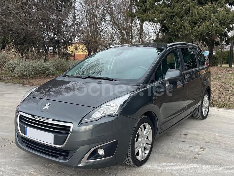 Usado Peugeot 5008 Access 115 HP (84 kW) 2014 Bege Monovolume