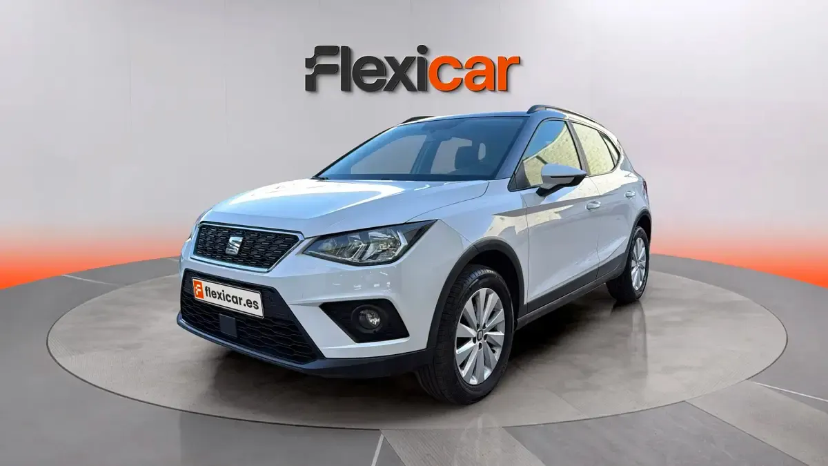 Usado Seat Arona Ecomotive 95 CV (69 kW) 2018 Gris SUV