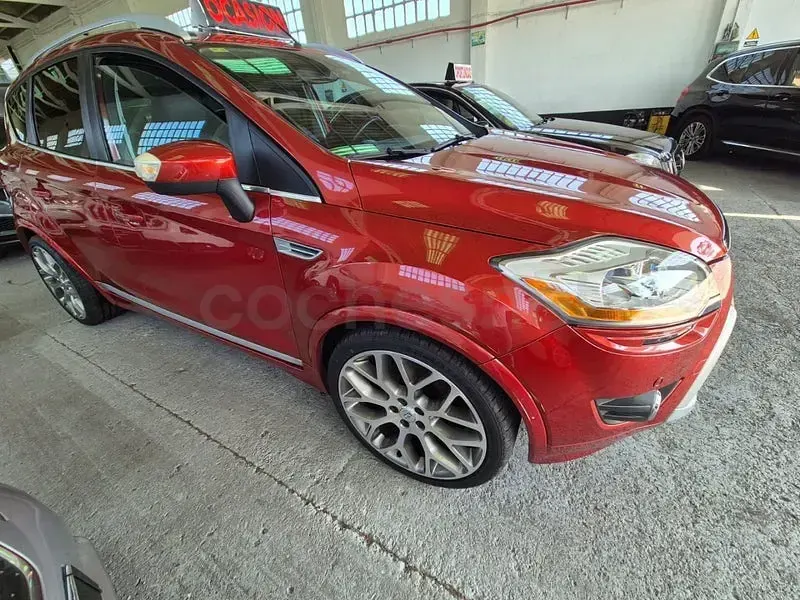 Usado Ford Kuga Titanium 136 CV (100 kW) 2008 Granate SUV