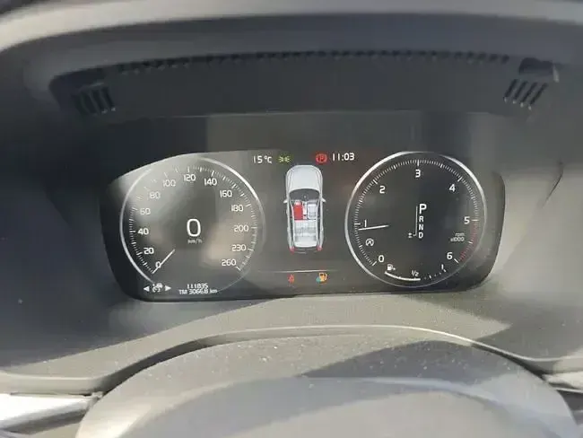 Käytetty Volvo XC60 Business Edition 190 HP (139 kW) 2020 Punainen Katumaasturi