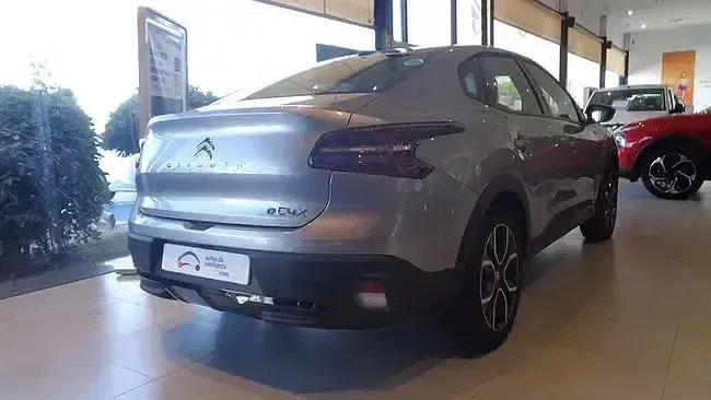 Usado Citroën e-C4 Feel 100 kW (136 HP) 2024 Cinzento Sedan