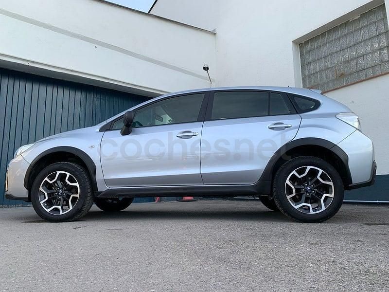 Usado Subaru XV Sport 114 CV (83 kW) 2017 Gris / plata SUV