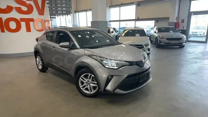 Usado Toyota C-HR Active 122 CV (89 kW) 2022 Gris / plata SUV