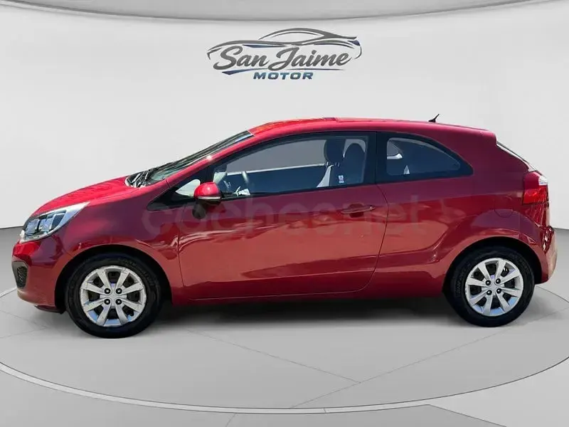 Usado Kia Rio 85 CV (62 kW) 2012 Rojo Berlina