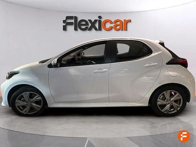Usado Toyota Yaris Hybrid Active 116 CV (85 kW) 2024 Blanco Berlina