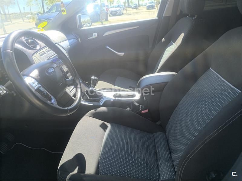 Usado Ford Mondeo Trend 140 CV (102 kW) 2010 Blanco Familiar
