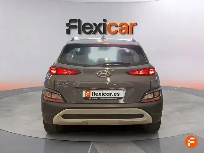Usado Hyundai Kona 120 CV (88 kW) 2021 Gris SUV