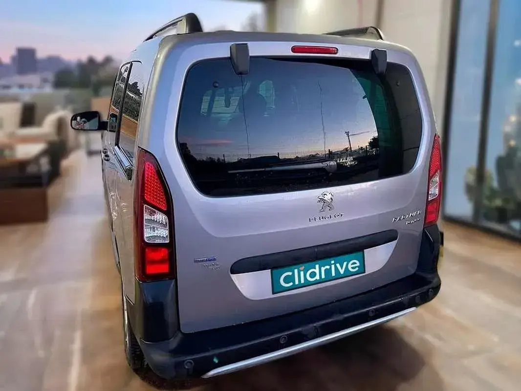 Usado Peugeot TePee Outdoor 120 CV (88 kW) 2016 Gris Van