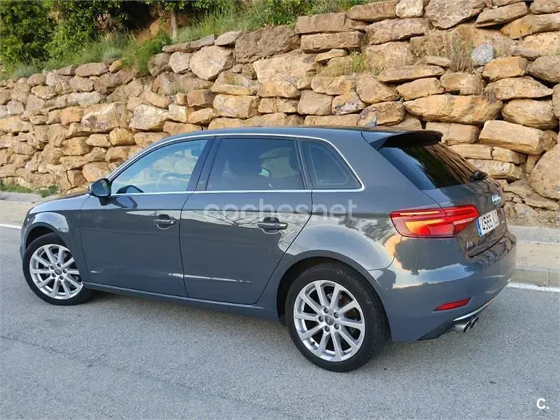 Usado Audi A3 Design 150 CV (110 kW) 2018 Gris / plata Berlina