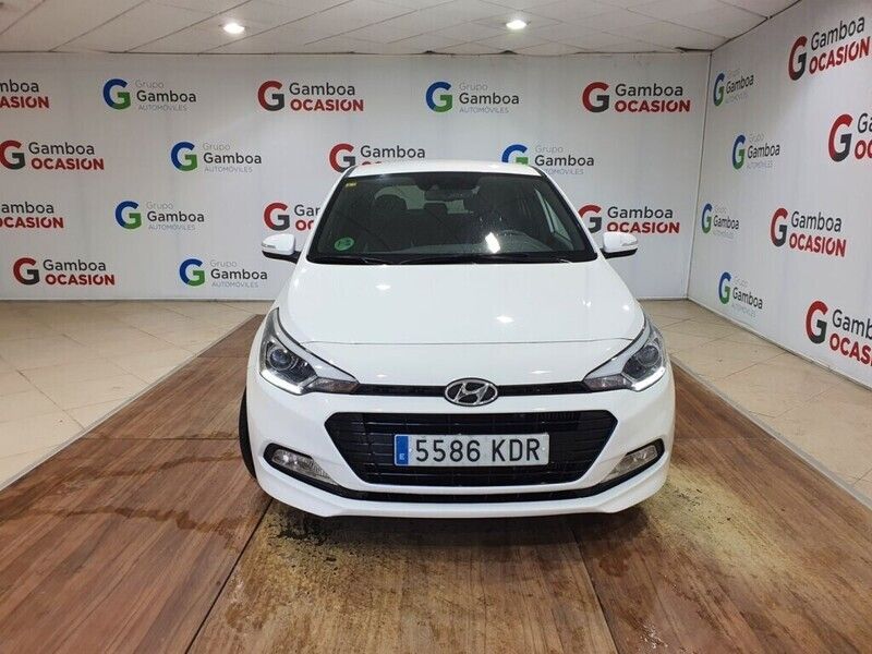 Usado Hyundai i20 101 CV (74 kW) 2017 Blanco Berlina