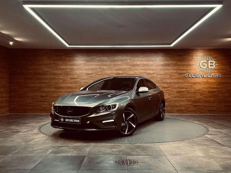 Gris Usado 2015 Volvo S60 R-Design Momentum Berlina | 15.490 € - Imagen 1/4