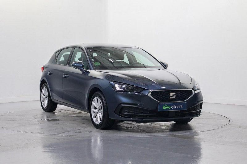 Usado Seat Leon Style 110 CV (80 kW) 2024 Gris / plata Berlina