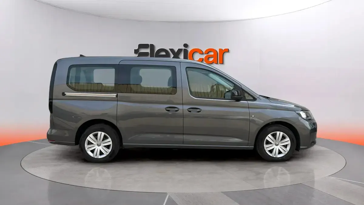 Usado VW Caddy Maxi 122 CV (89 kW) 2024 Azul Monovolumen
