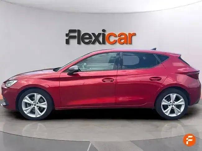 Usado Seat Leon Style 150 CV (110 kW) 2022 Rojo
