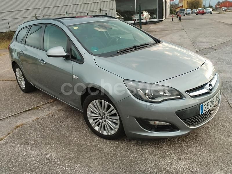 Usado Opel Astra Selective 140 CV (102 kW) 2014 Verde Familiar