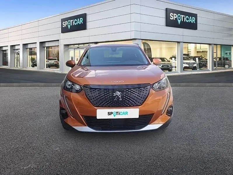 Usado Peugeot 2008 Allure 110 CV (80 kW) 2021 Naranja SUV