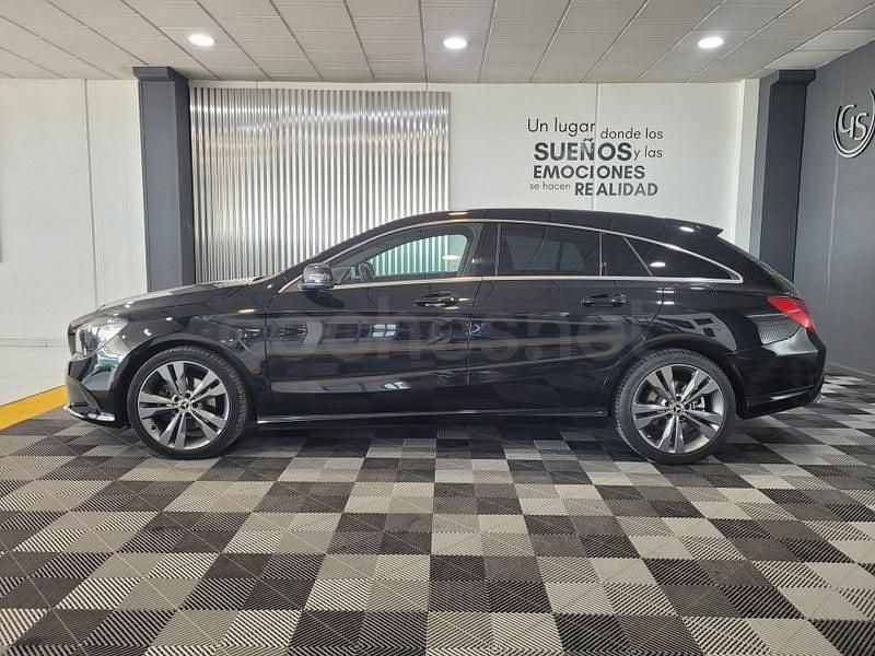 Usado Mercedes CLA200 Shooting Brake 136 CV (100 kW) 2018 Negro Familiar