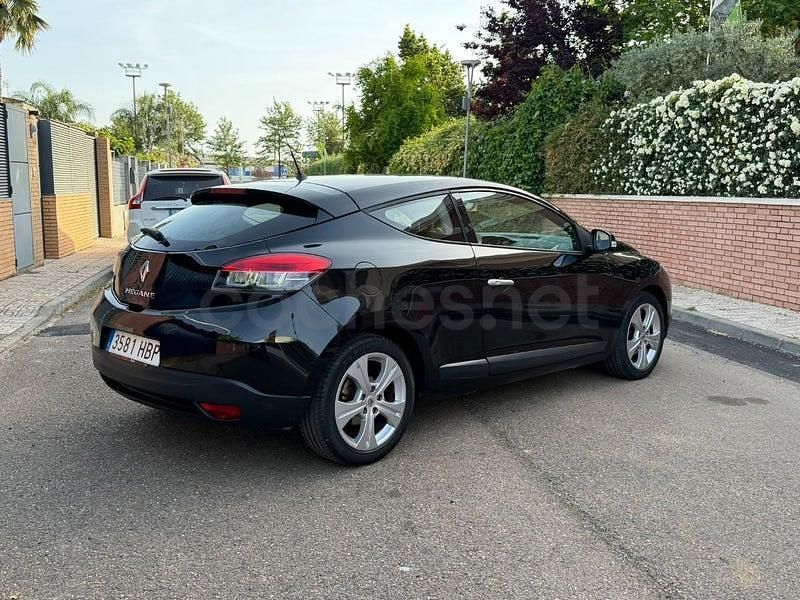 Usado Renault Mégane Dynamique 110 CV (80 kW) 2011 Negro Berlina