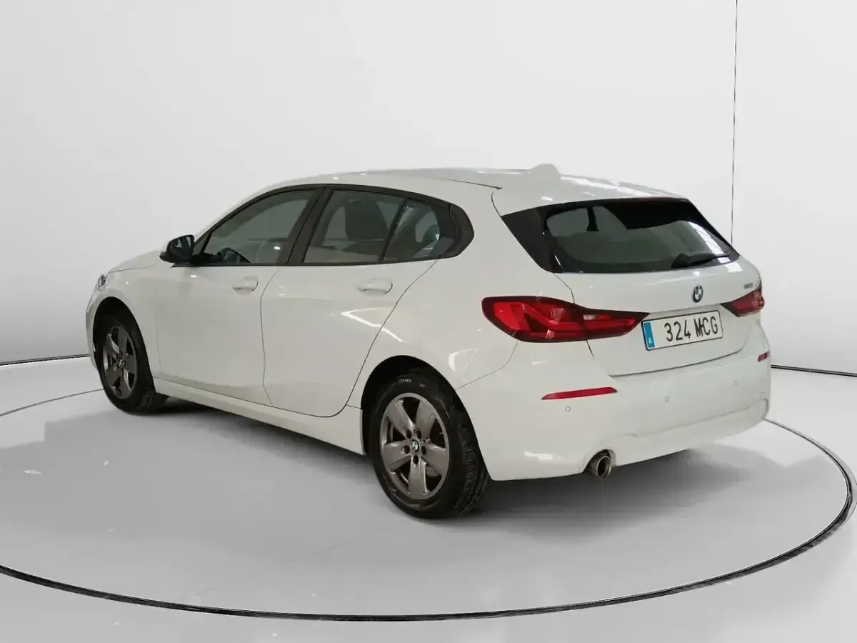 Usado BMW 118 Comfort Edition 140 CV (102 kW) 2022 Blanco Utilitario