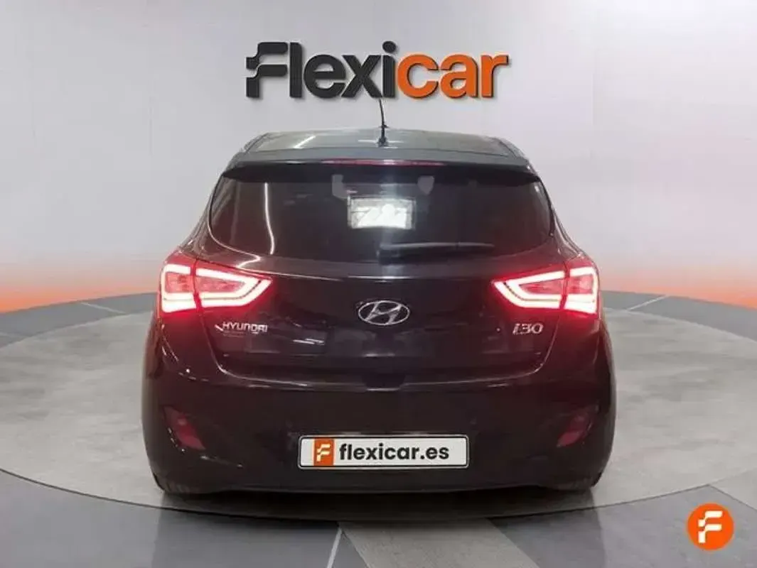 Usado Hyundai i30 Blackline 110 CV (80 kW) 2016 Negro Berlina