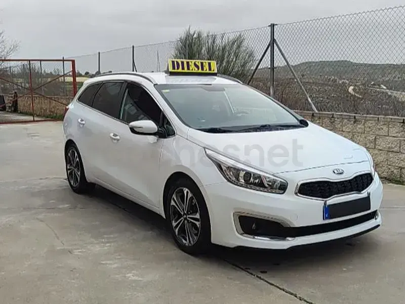 Usado Kia Ceed Sportswagon 136 CV (100 kW) 2017 Blanco Familiar