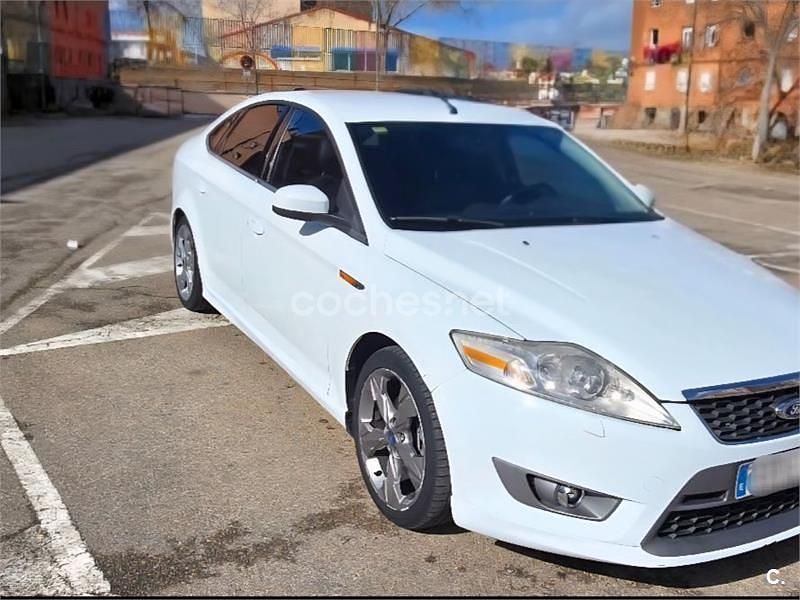 Usado Ford Mondeo Titanium 140 CV (102 kW) 2009 Blanco Berlina