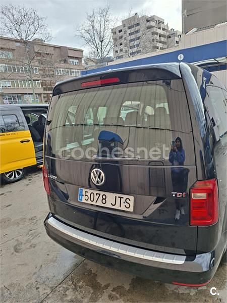 Usado VW Caddy Maxi Trendline 150 CV (110 kW) 2016 Negro Monovolumen
