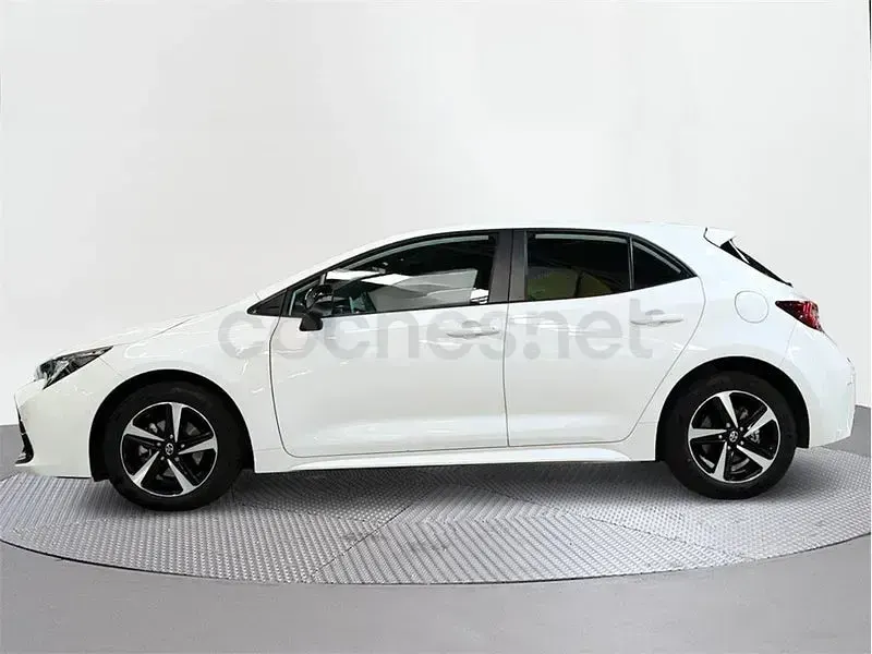 Usado Toyota Corolla Active 140 CV (102 kW) 2025 Blanco Berlina
