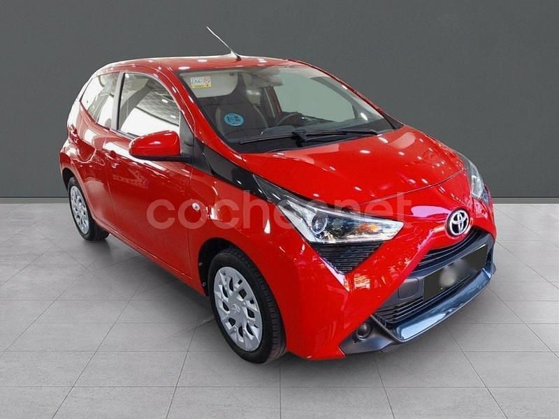 Rojo Usado 2021 Toyota Aygo X-play Utilitario | 12.900 € (Precio justo) - Imagen 1/4