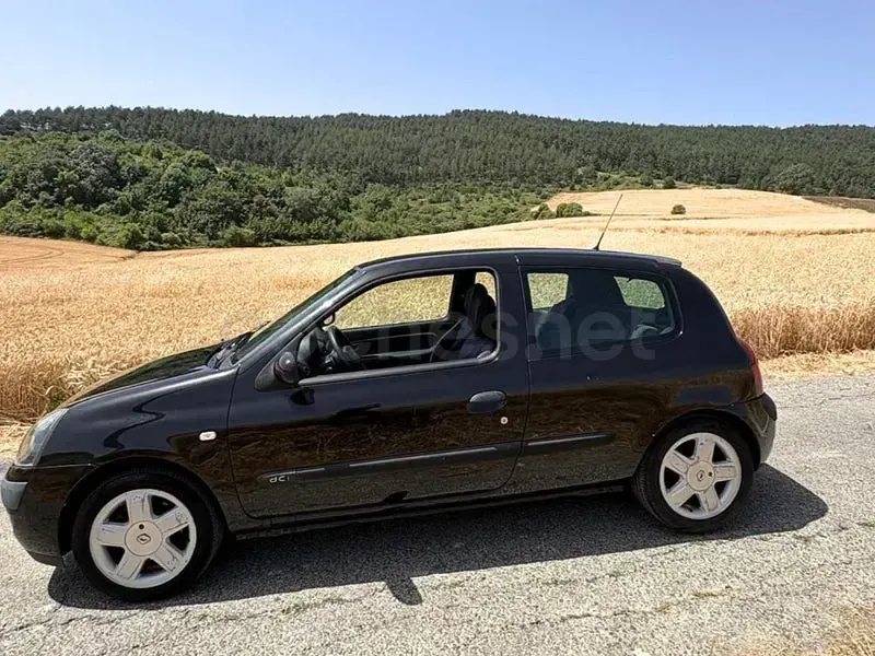 Usado Renault Clio II Expression 65 CV (47 kW) 2003 Negro Berlina