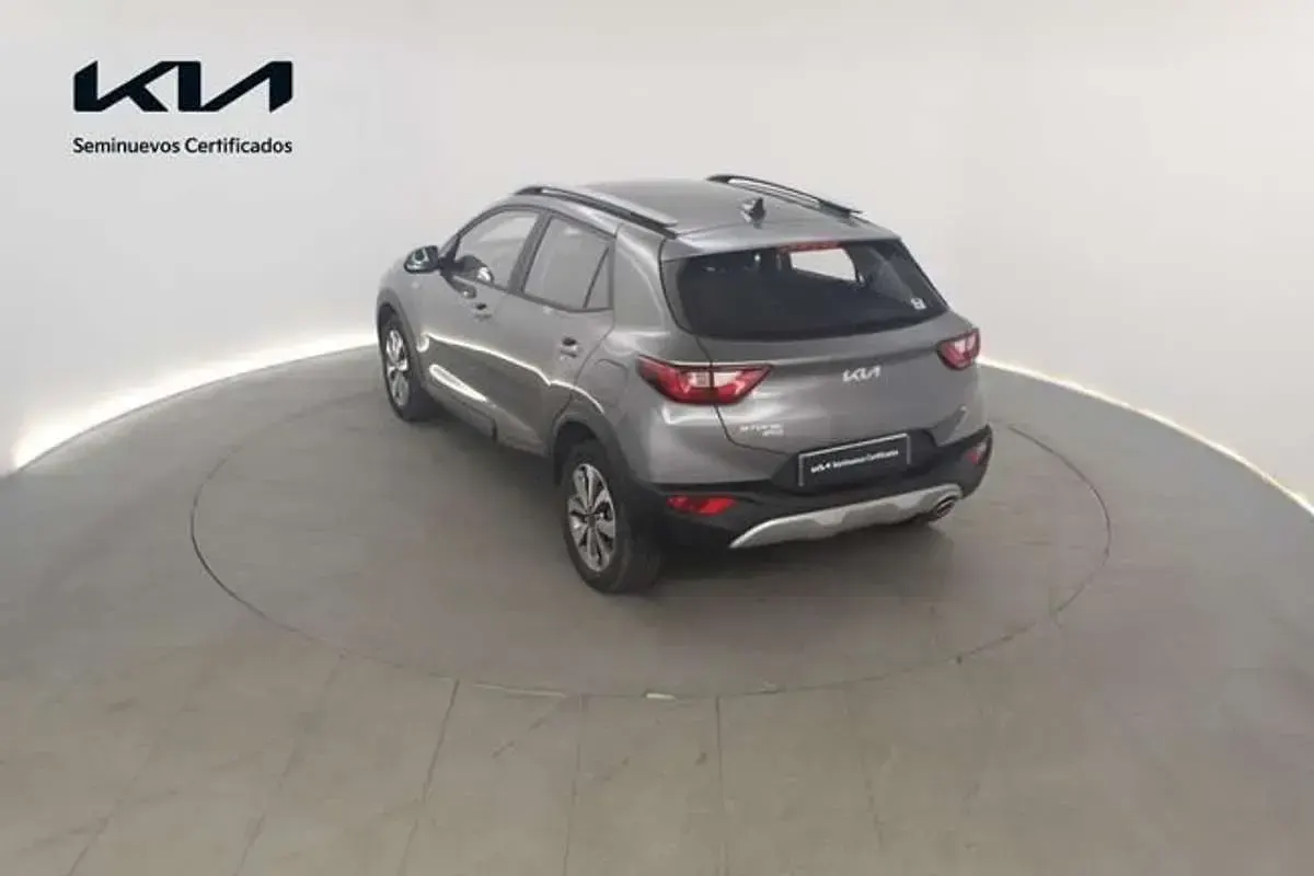 Usado Kia Stonic 101 CV (74 kW) 2025 Gris SUV
