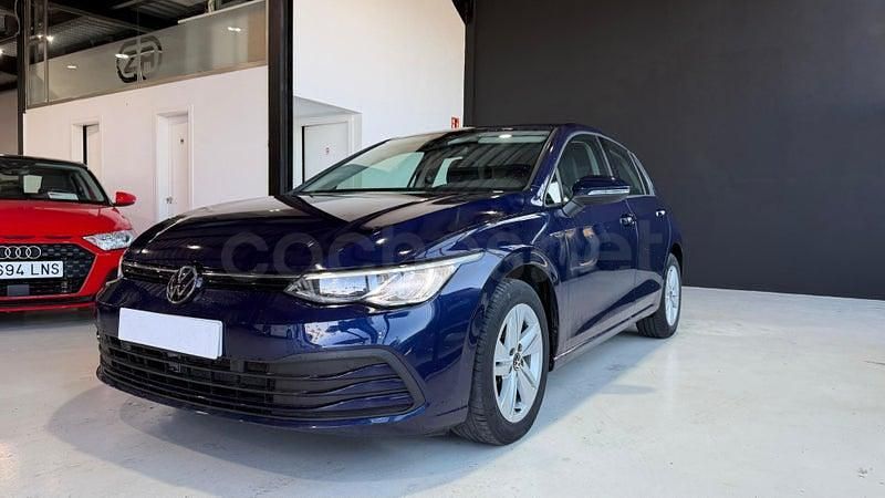 Usado VW Golf VIII 110 CV (80 kW) 2021 Azul Berlina