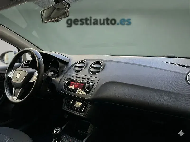 Usado Seat Ibiza ST Copa 105 CV (77 kW) 2012 Beige Familiar