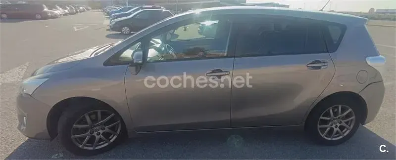 Usado Toyota Verso Advance 112 CV (82 kW) 2015 Gris / plata Monovolumen
