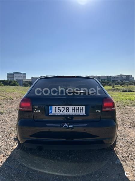 Negro Usado 2011 Audi A3 Attraction Berlina | 7500 € (Precio justo) - Imagen 1/1