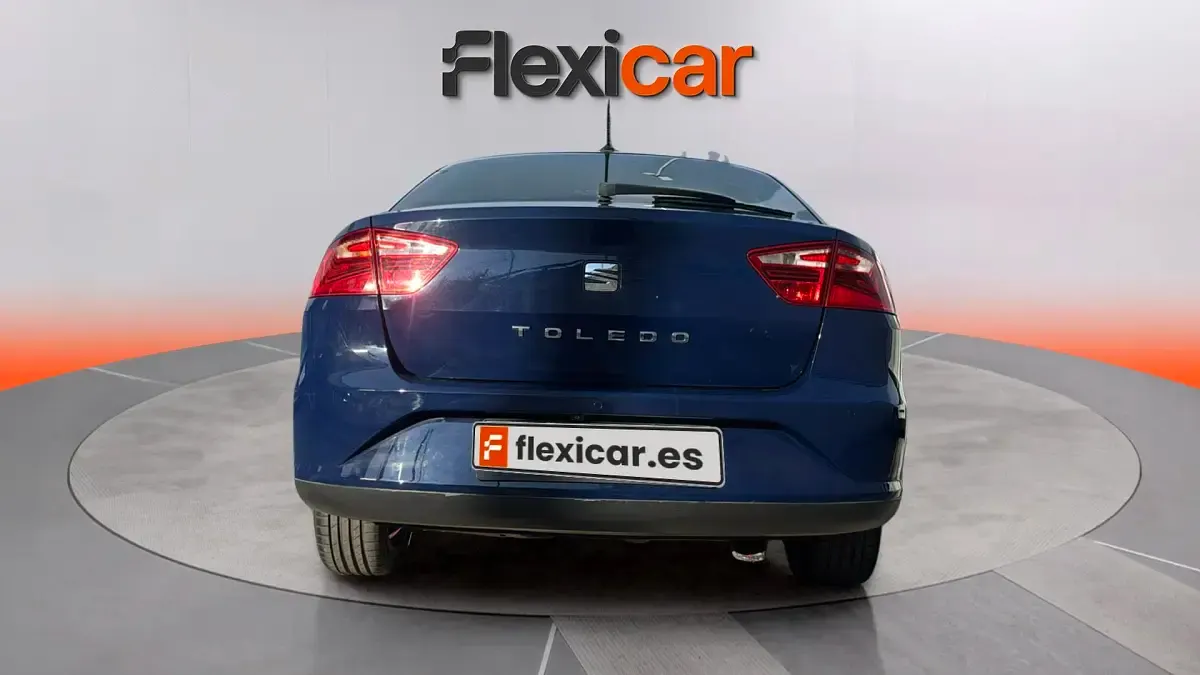 Usado Seat Toledo Style 116 CV (85 kW) 2018 Azul Utilitario