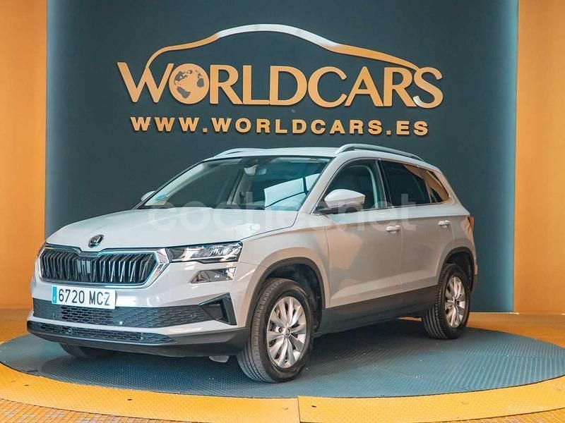 Gris Usado 2022 Skoda Karoq Ambition SUV | 23.995 € (Precio justo) - Imagen 1/4