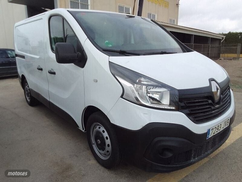Usado Renault Trafic 120 CV (88 kW) 2016 Blanco Monovolumen