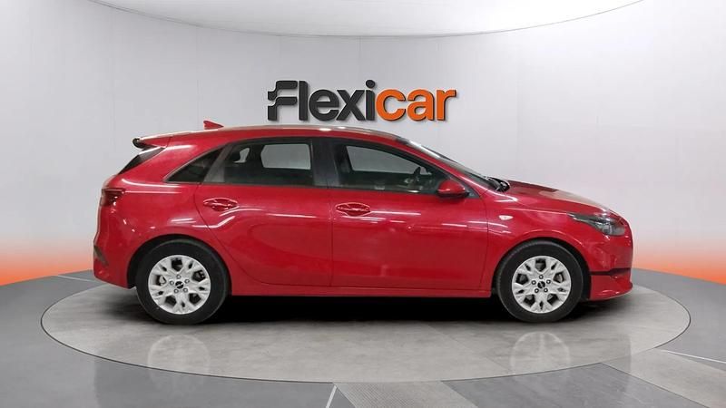 Usado Kia Ceed 101 CV (74 kW) 2023 Rojo Utilitario