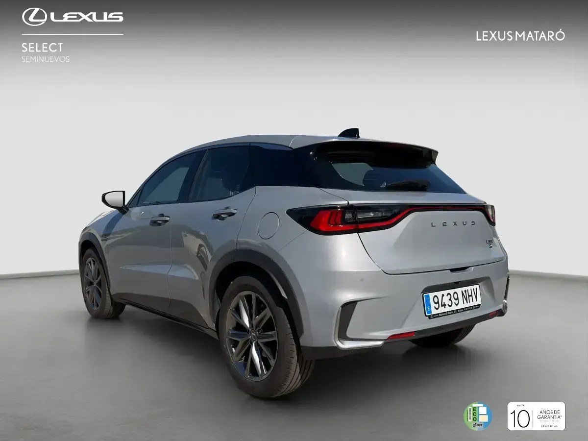 Usado Lexus LBX 136 CV (100 kW) 2025 Gris SUV