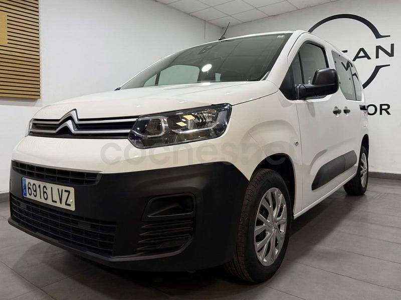 Usado Citroën Berlingo Live 102 CV (75 kW) 2022 Blanco Monovolumen