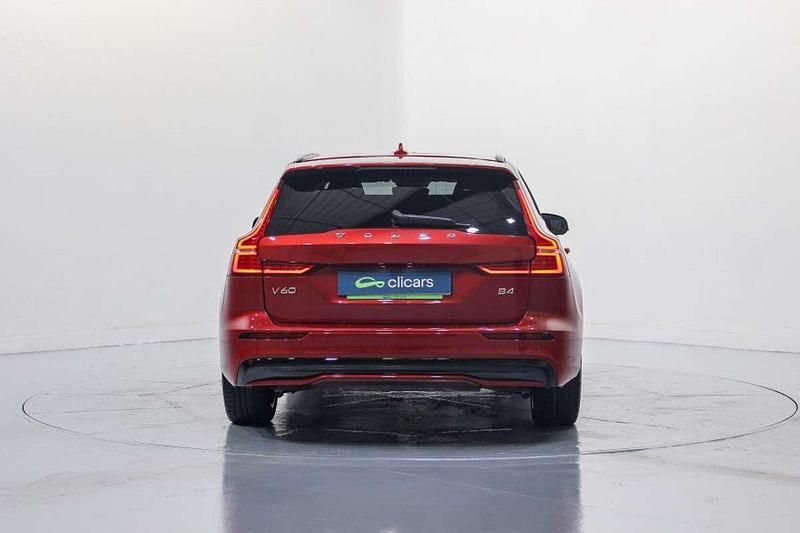 Usado Volvo V60 Plus 197 HP (144 kW) 2022 Vermelho Carrinha
