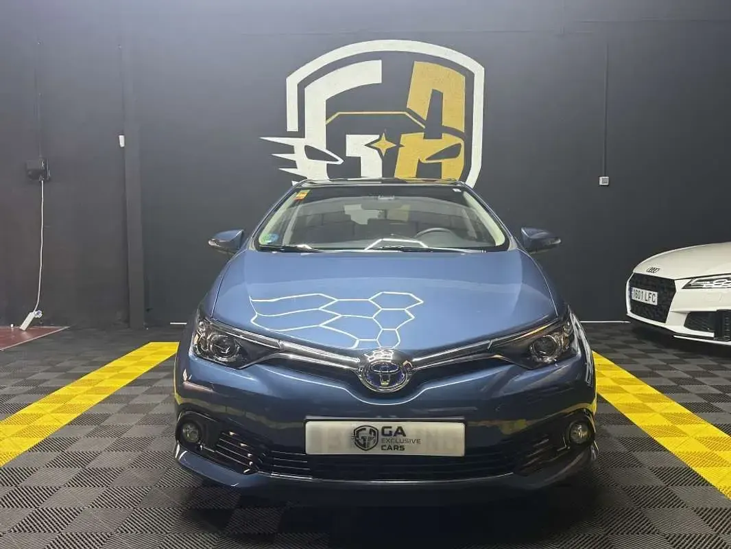 Usado Toyota Auris Hybrid Active 136 CV (100 kW) 2016 Azul Utilitario