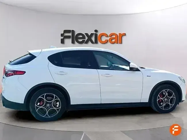 Usado Alfa Romeo Stelvio Sprint 160 CV (117 kW) 2021 Blanco SUV