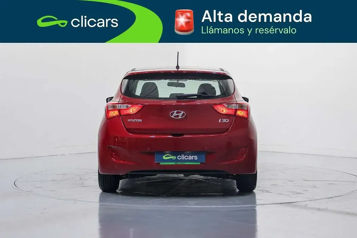 Usado Hyundai i30 90 CV (66 kW) 2016 Rojo Utilitario