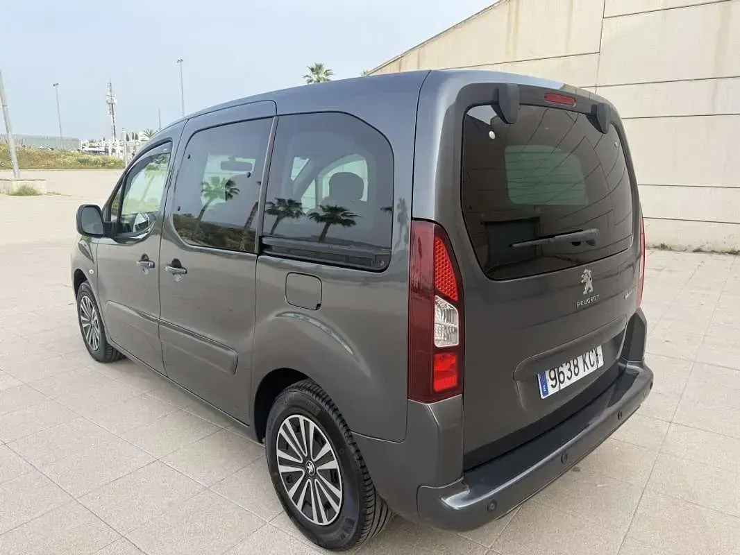 Usado Peugeot TePee Active 99 CV (72 kW) 2017 Azul Van