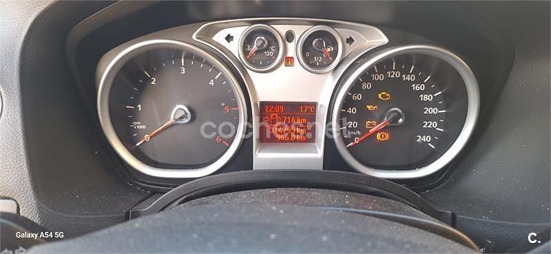 Usado Ford Focus Trend 109 CV (80 kW) 2010 Blanco Familiar