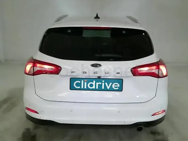 Usado Ford Focus Trend 120 CV (88 kW) 2022 Amarillo Familiar